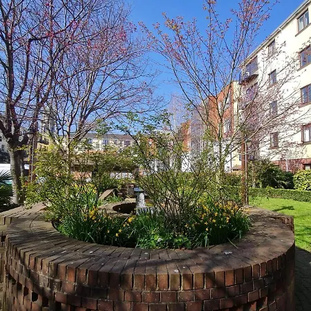 Modern 1-bedroom Close To The Liffey Dublín